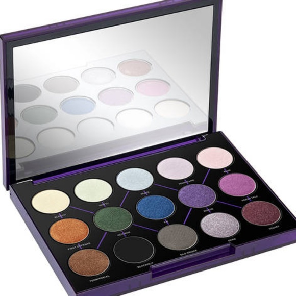 Urban Decay Other - Urban decay distortion 15 eyeshadow palette